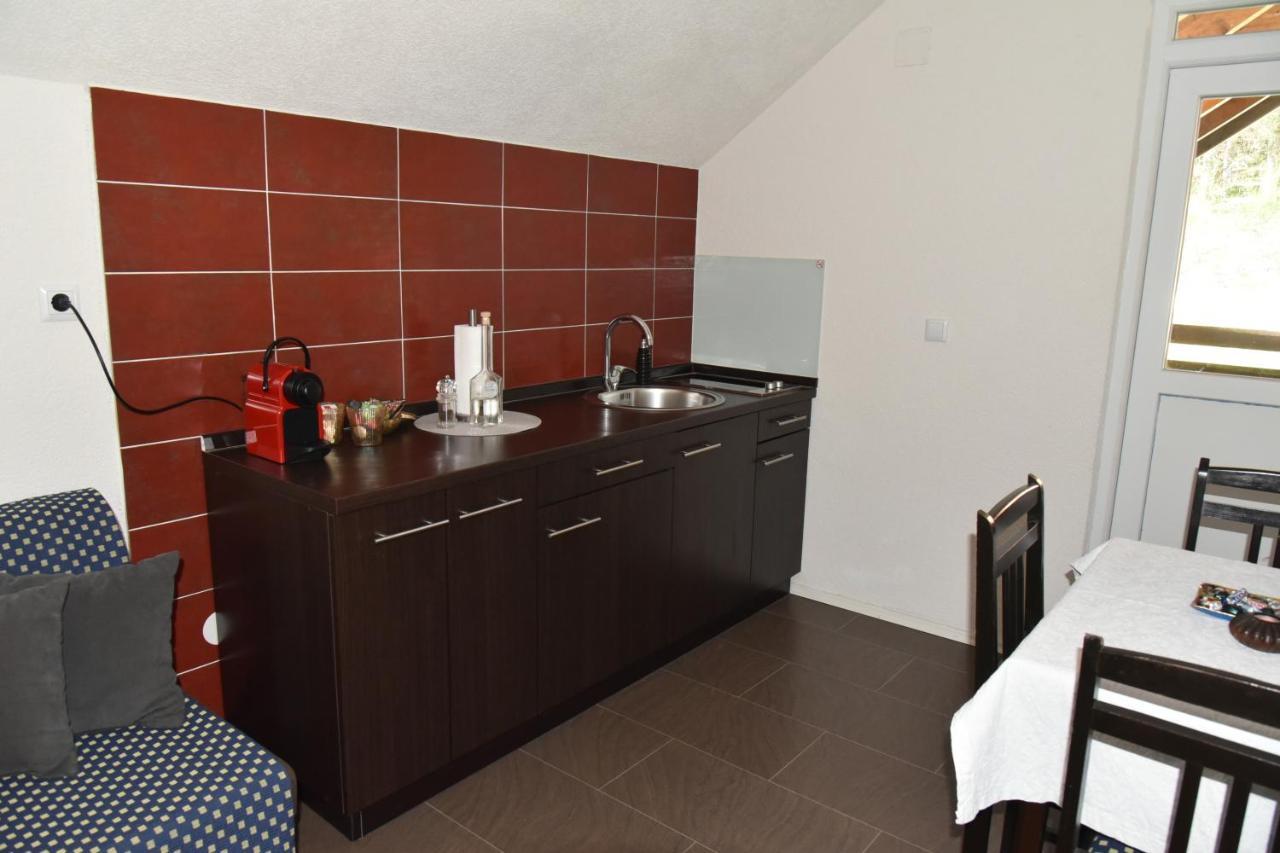 Apartment Bobic Licko Petrovo Selo Exteriér fotografie